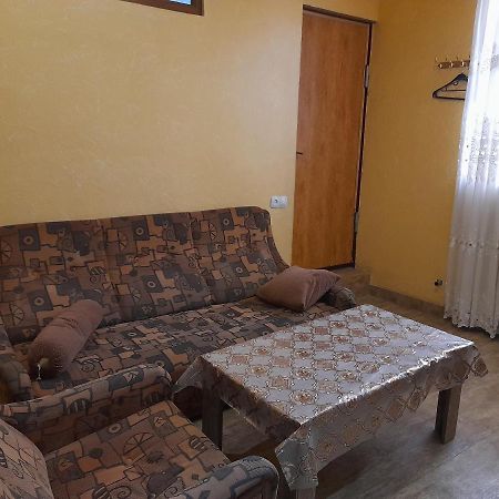 Guest House In Center Єреван Екстер'єр фото