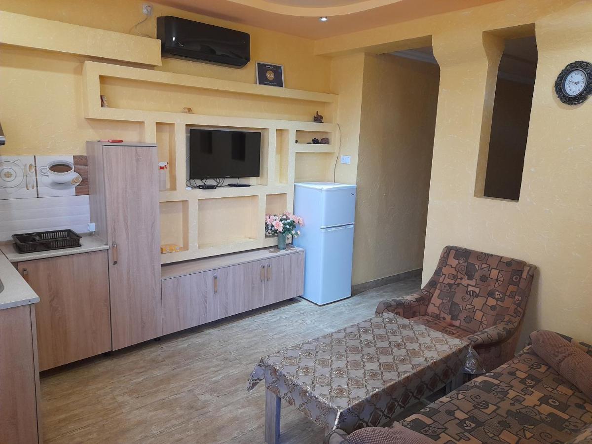 Guest House In Center Єреван Екстер'єр фото